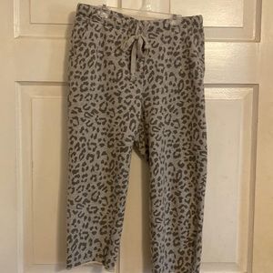 Aerie gray leopard print cropped sweatpants